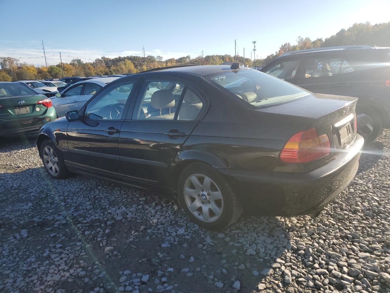 2005 BMW 325 Xi - Image 2