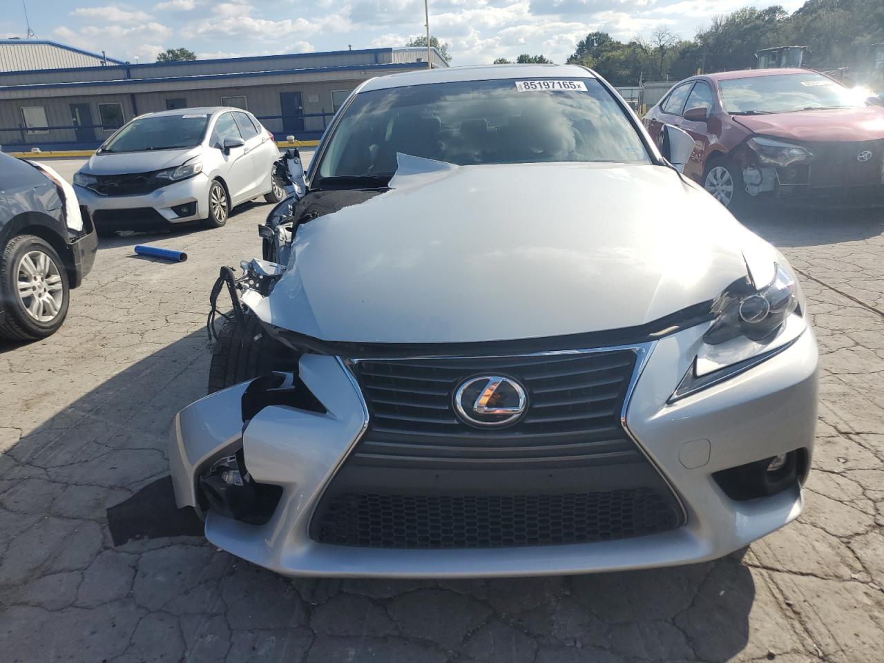 2016 Lexus Is 300 - Image 5