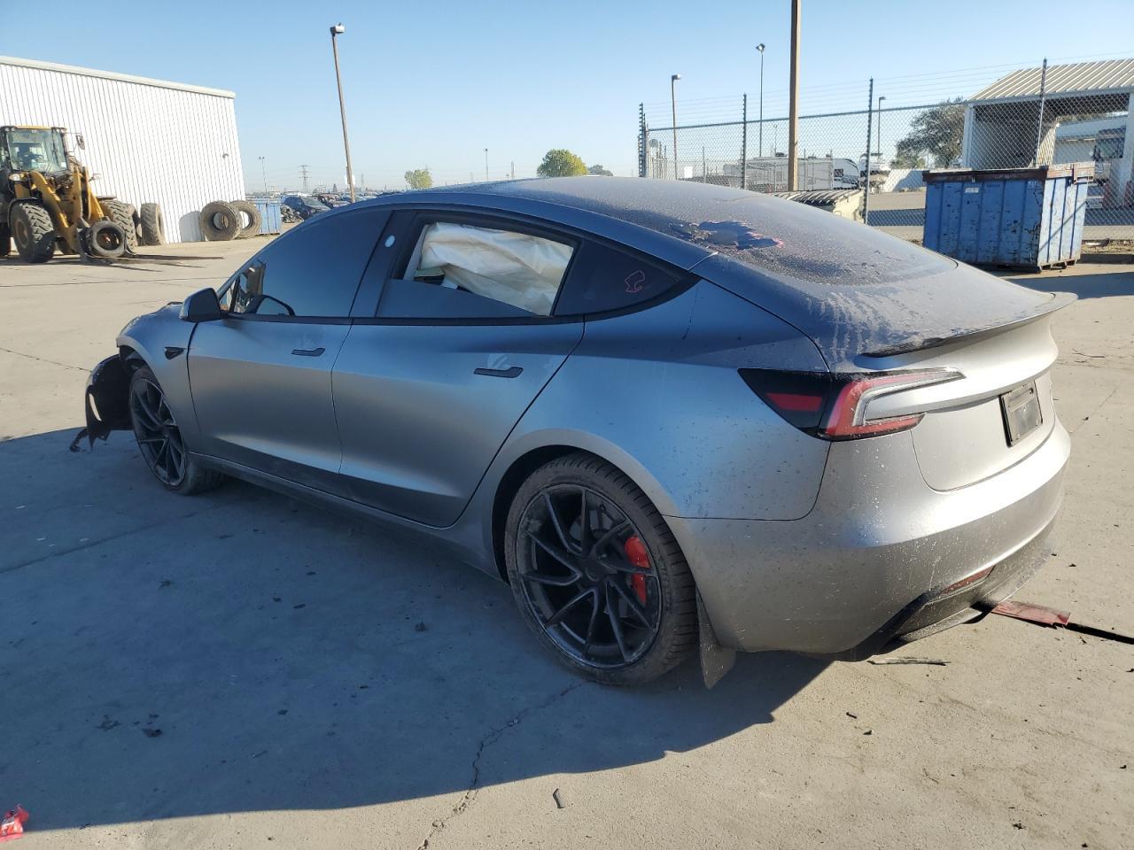 2024 Tesla Model 3 - Фото 2