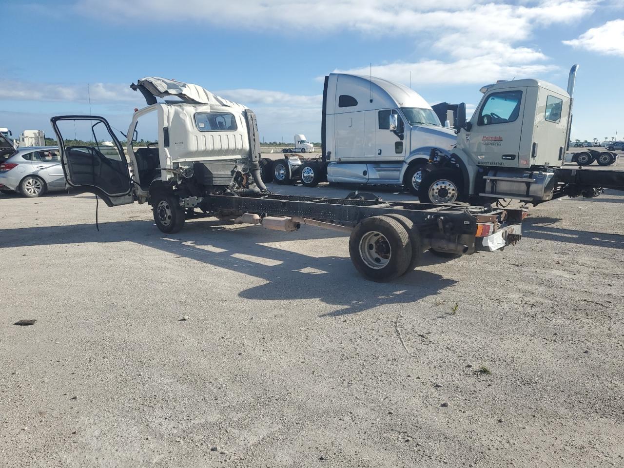 2021 Isuzu Npr - Фото 2