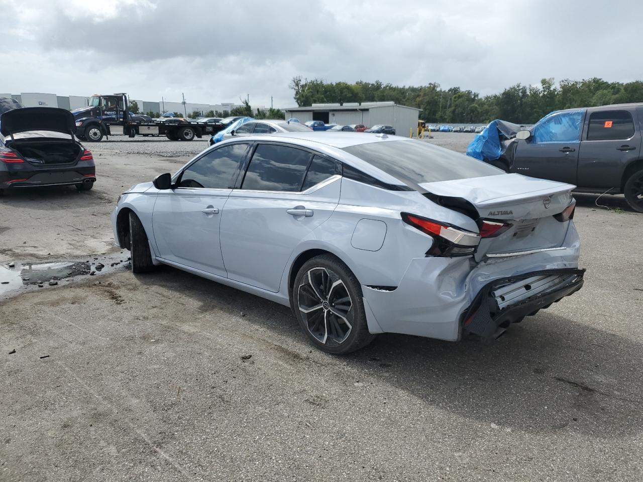 2023 Nissan Altima Sr - Фото 2