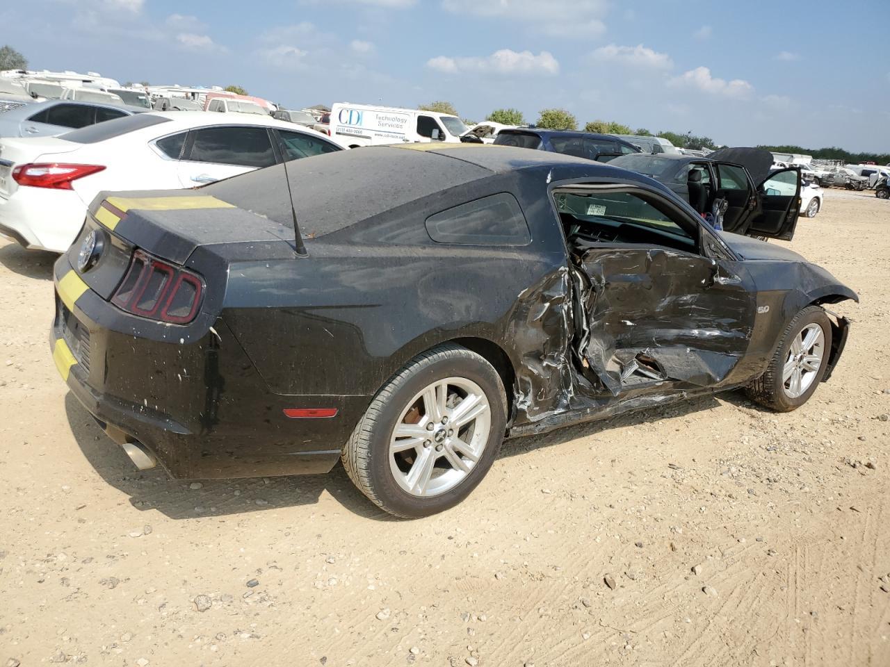2013 Ford Mustang - Фото 3