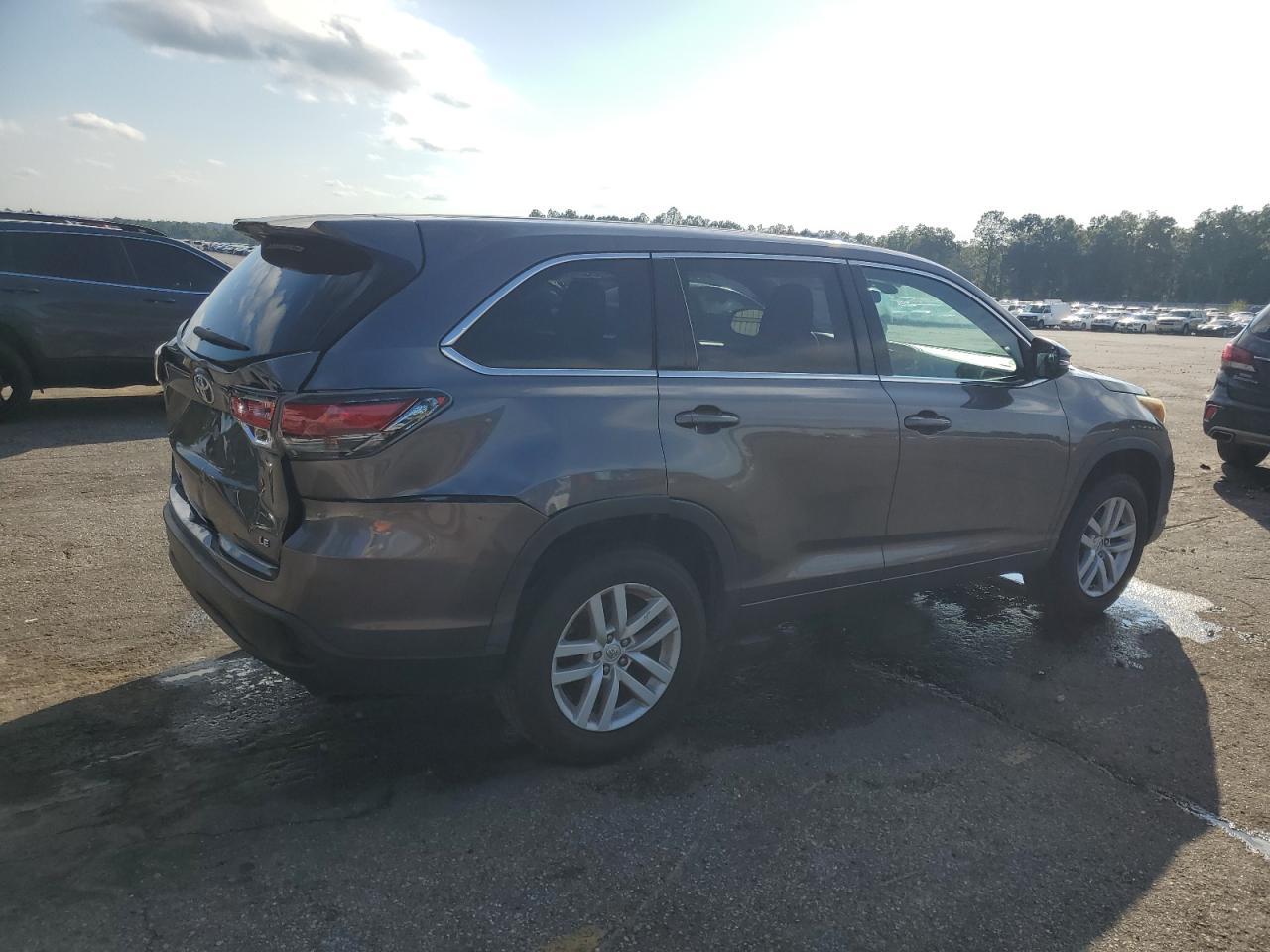 2015 Toyota Highlander Le - Image 3