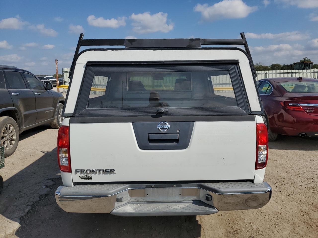 2015 Nissan Frontier S - Image 6