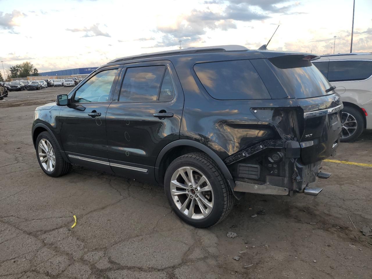 2018 Ford Explorer Xlt - Фото 2