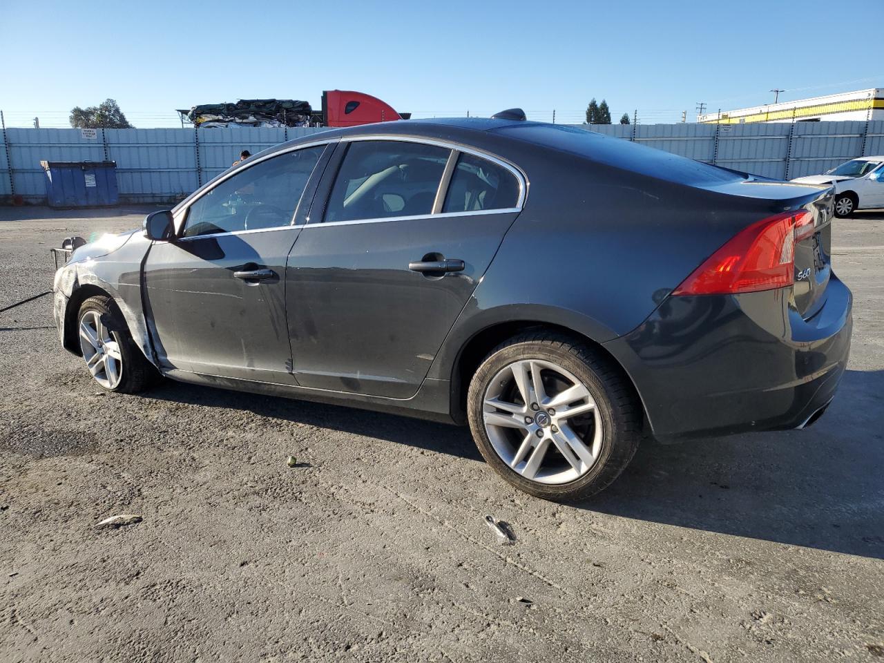 2015 Volvo S60 Platinum - Image 2