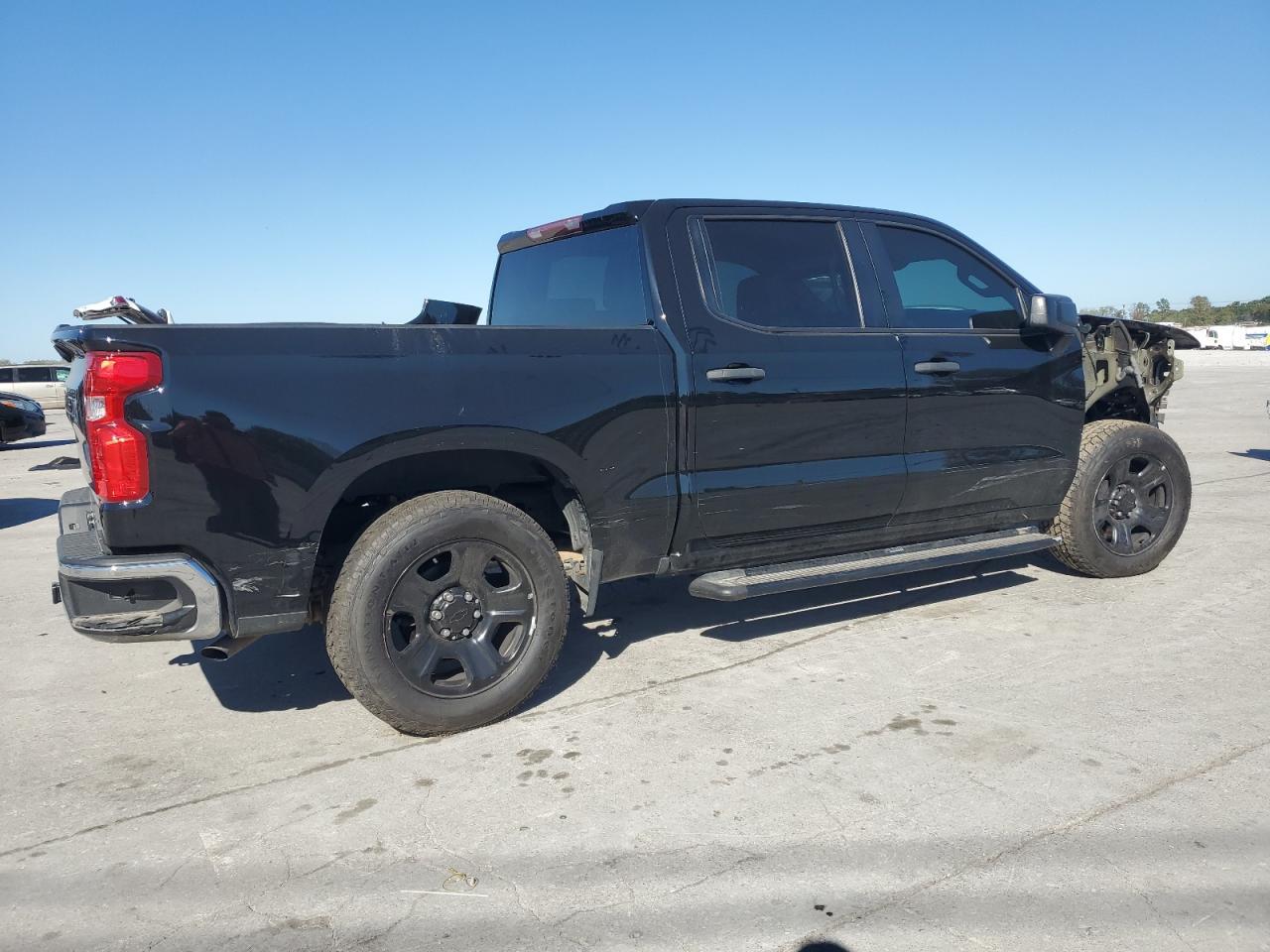 2023 Chevrolet Silverado K1500 - Фото 3