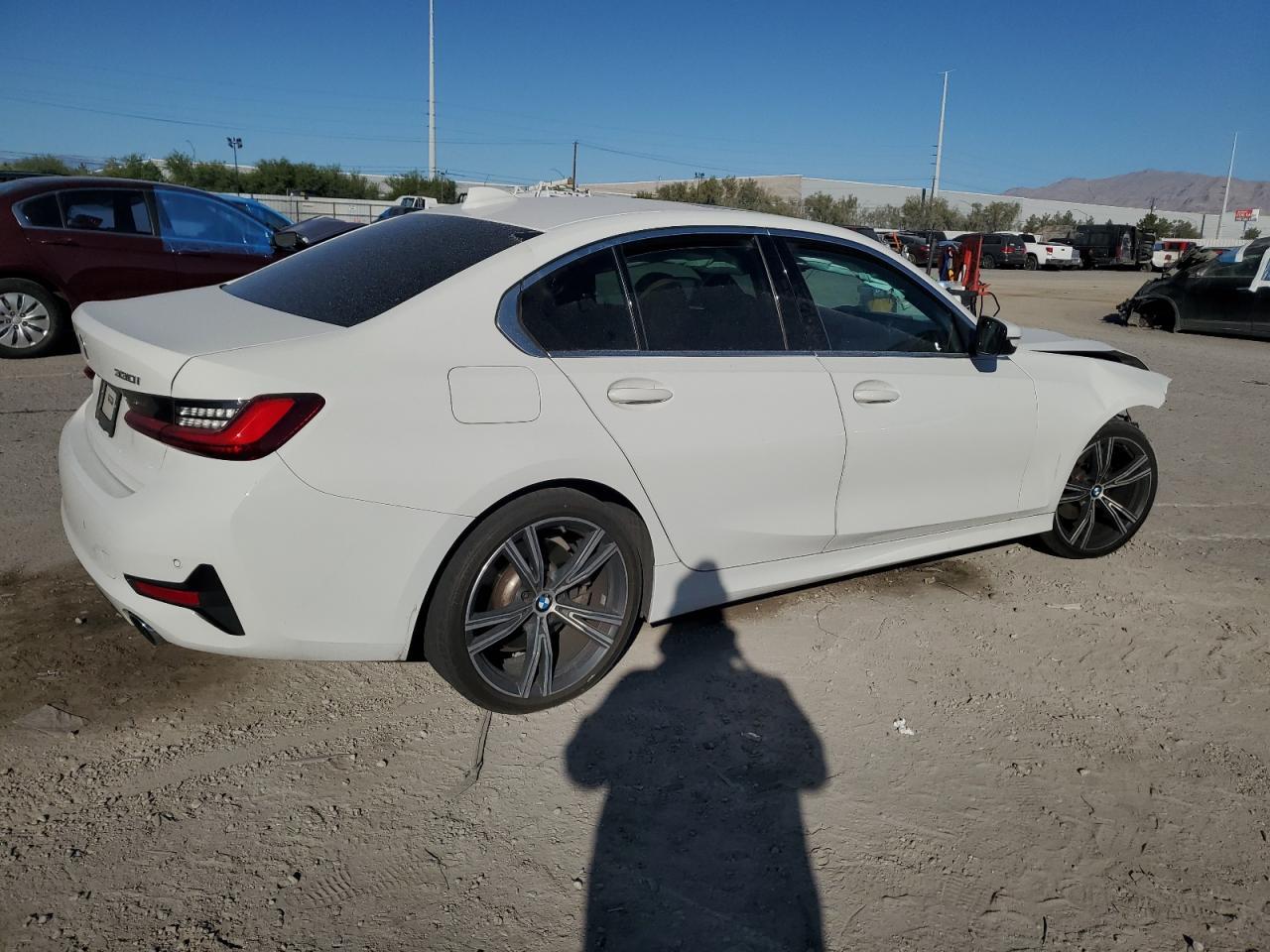 2022 BMW 330I - Фото 3