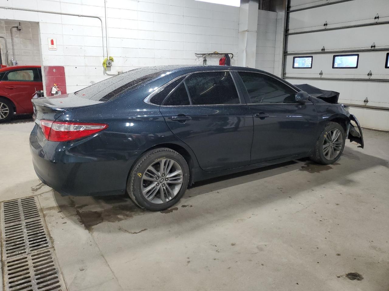 2015 Toyota Camry Le - Фото 3