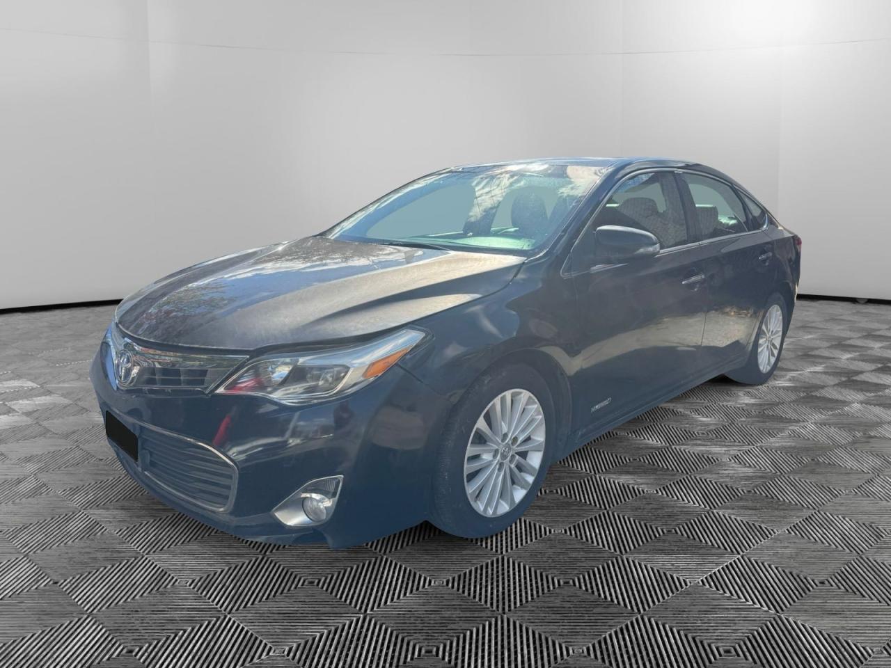 2013 Toyota Avalon Hybrid - Image 2