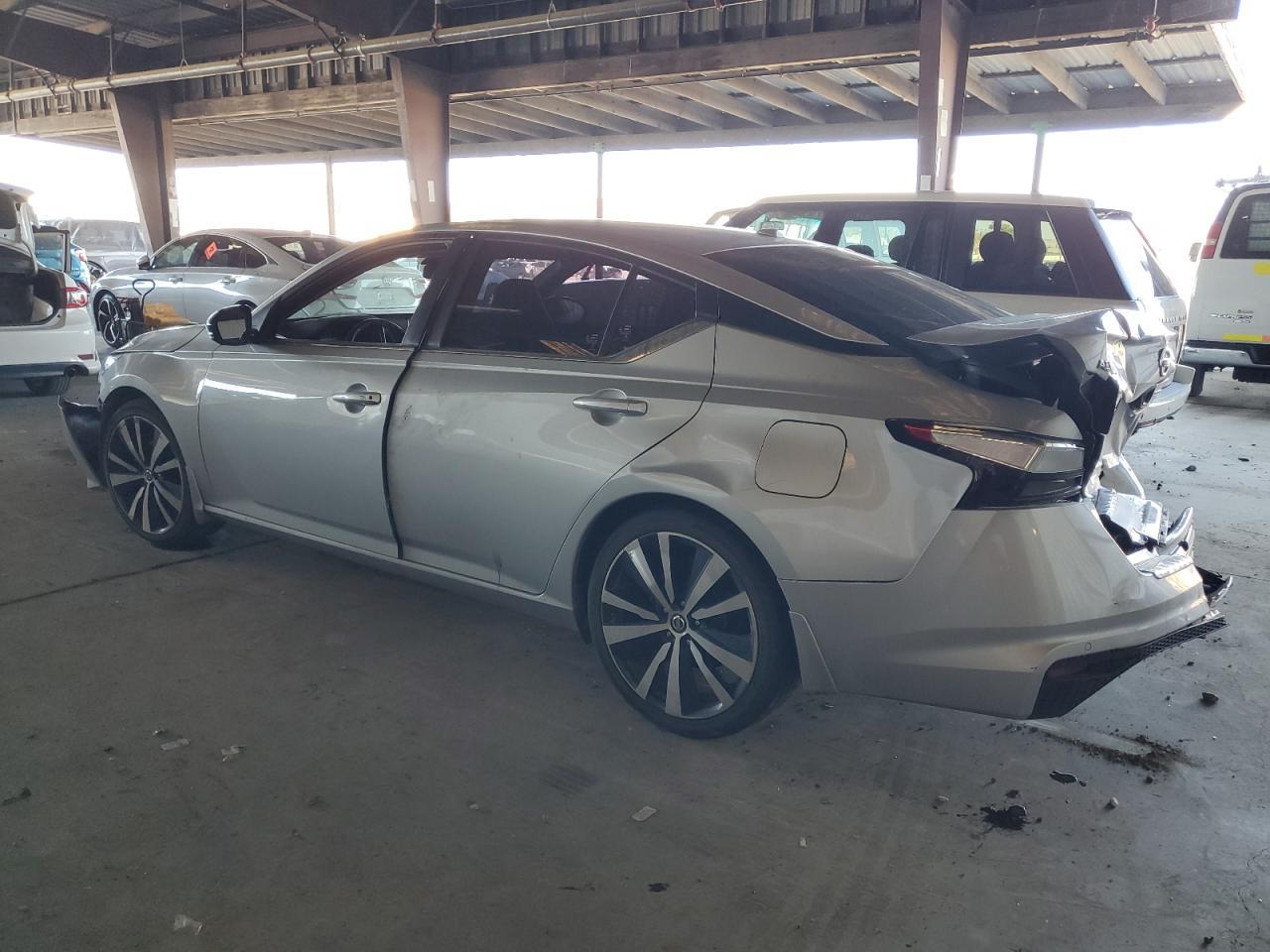 2021 Nissan Altima Sr - Фото 2