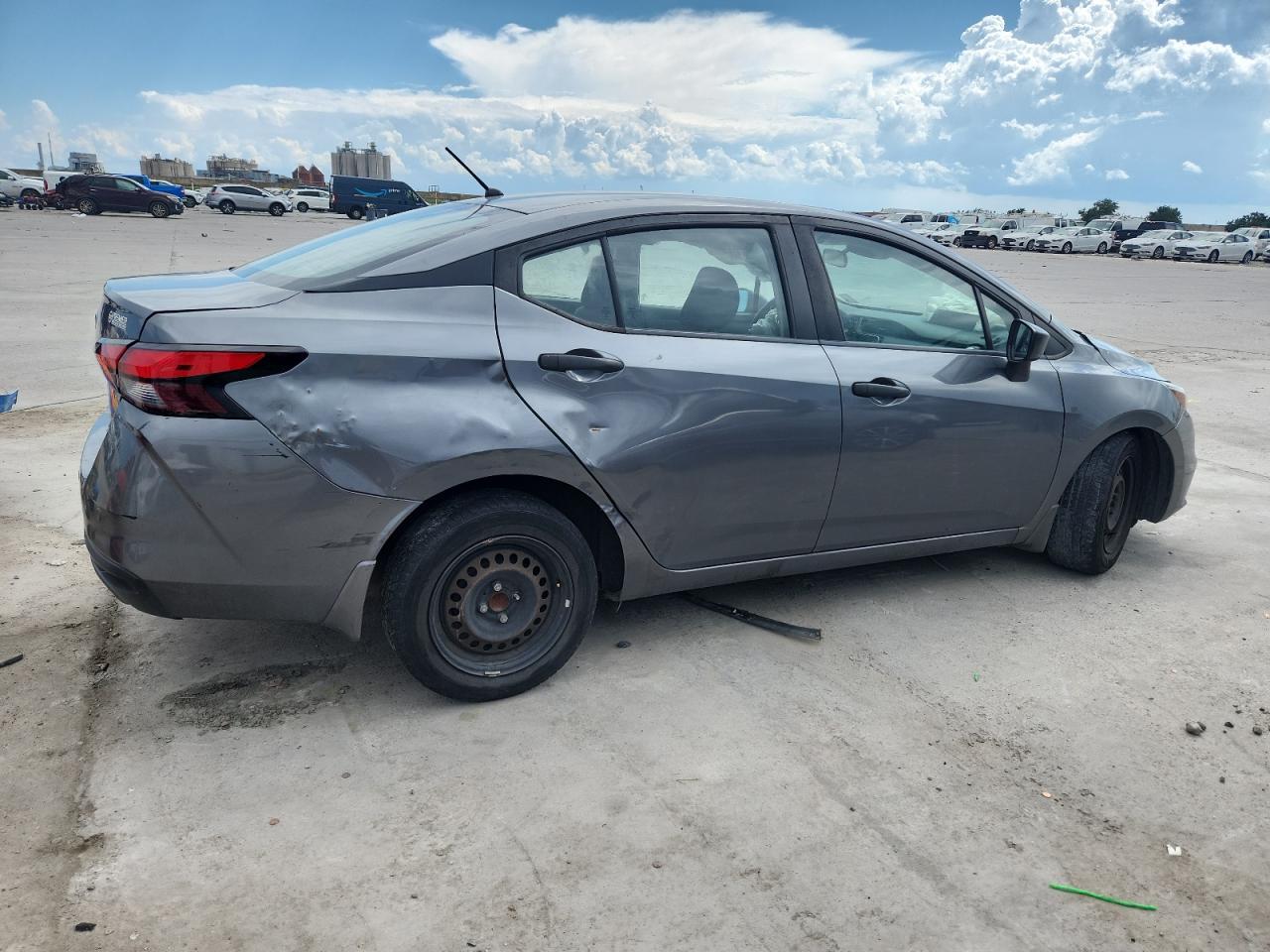 2020 Nissan Versa S - Фото 3