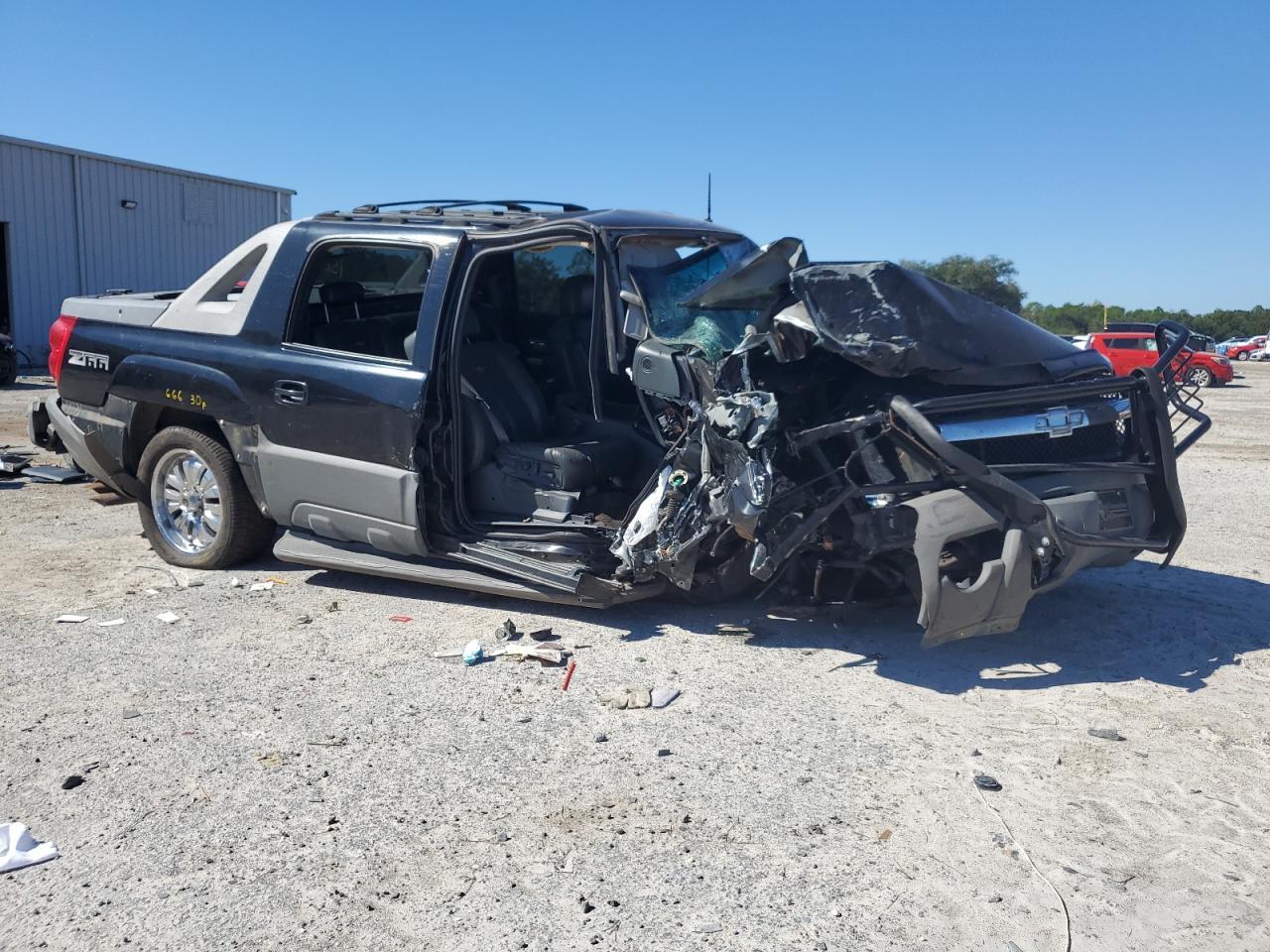 2002 Chevrolet Avalanche C1500 - Image 4