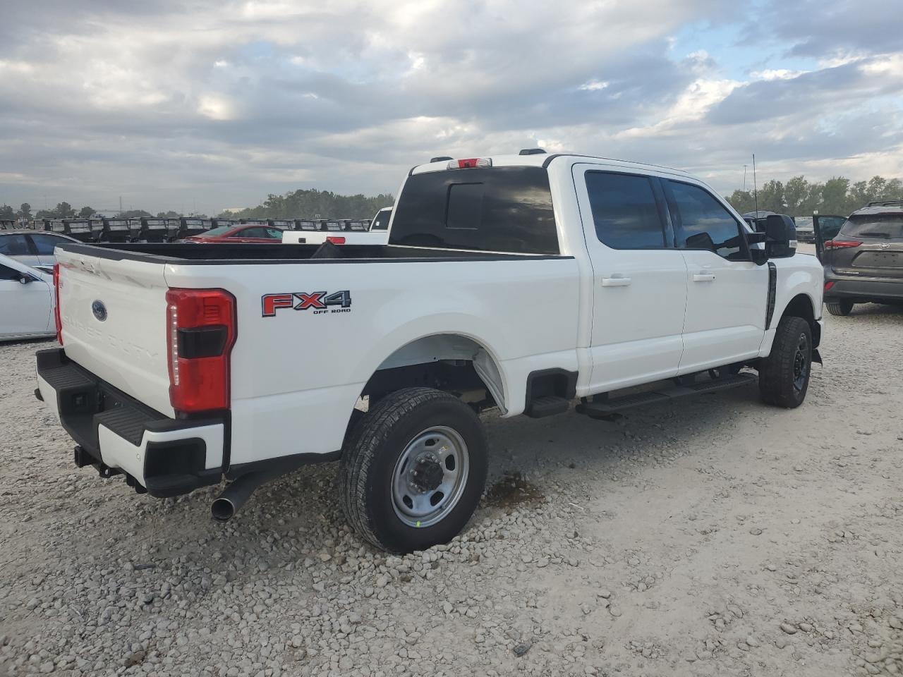 2024 Ford F250 Super Duty - Фото 3