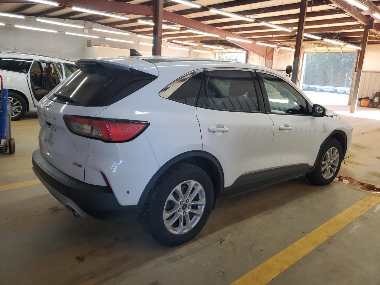 2020 Ford Escape Se - Фото 3