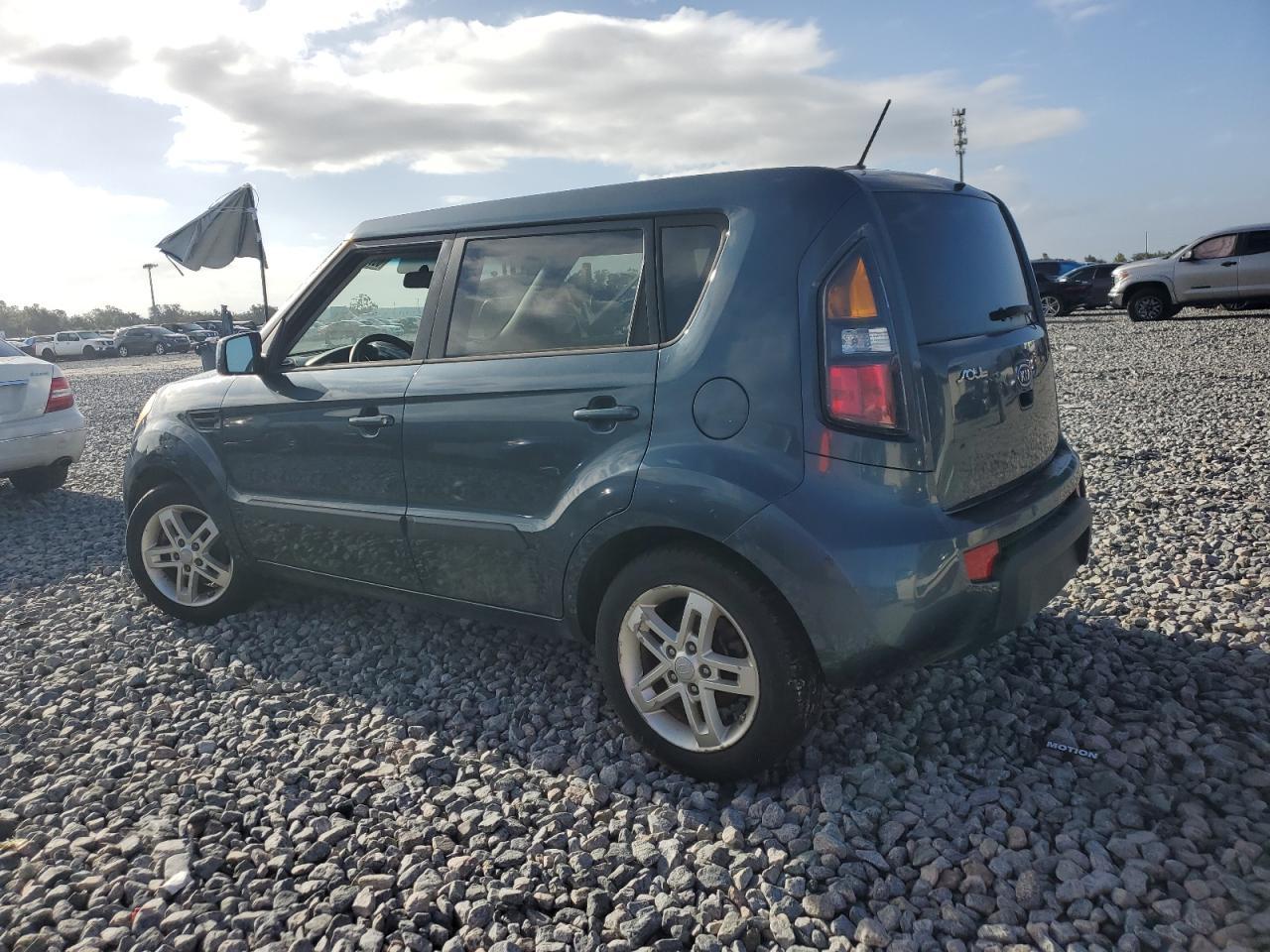2011 Kia Soul + - Image 2
