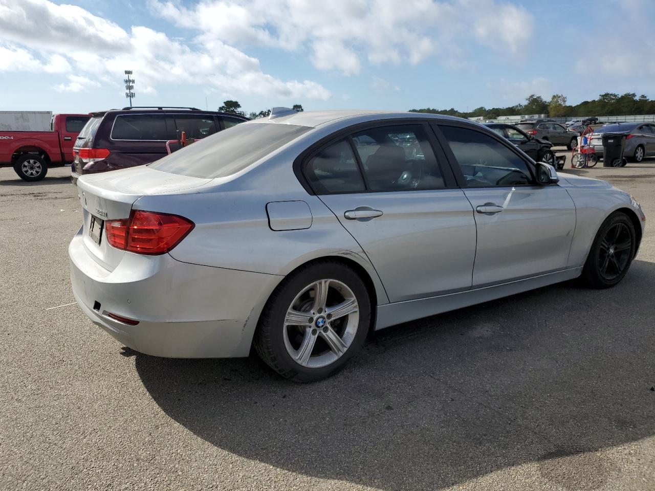 2015 BMW 328 Xi Sulev - Image 3