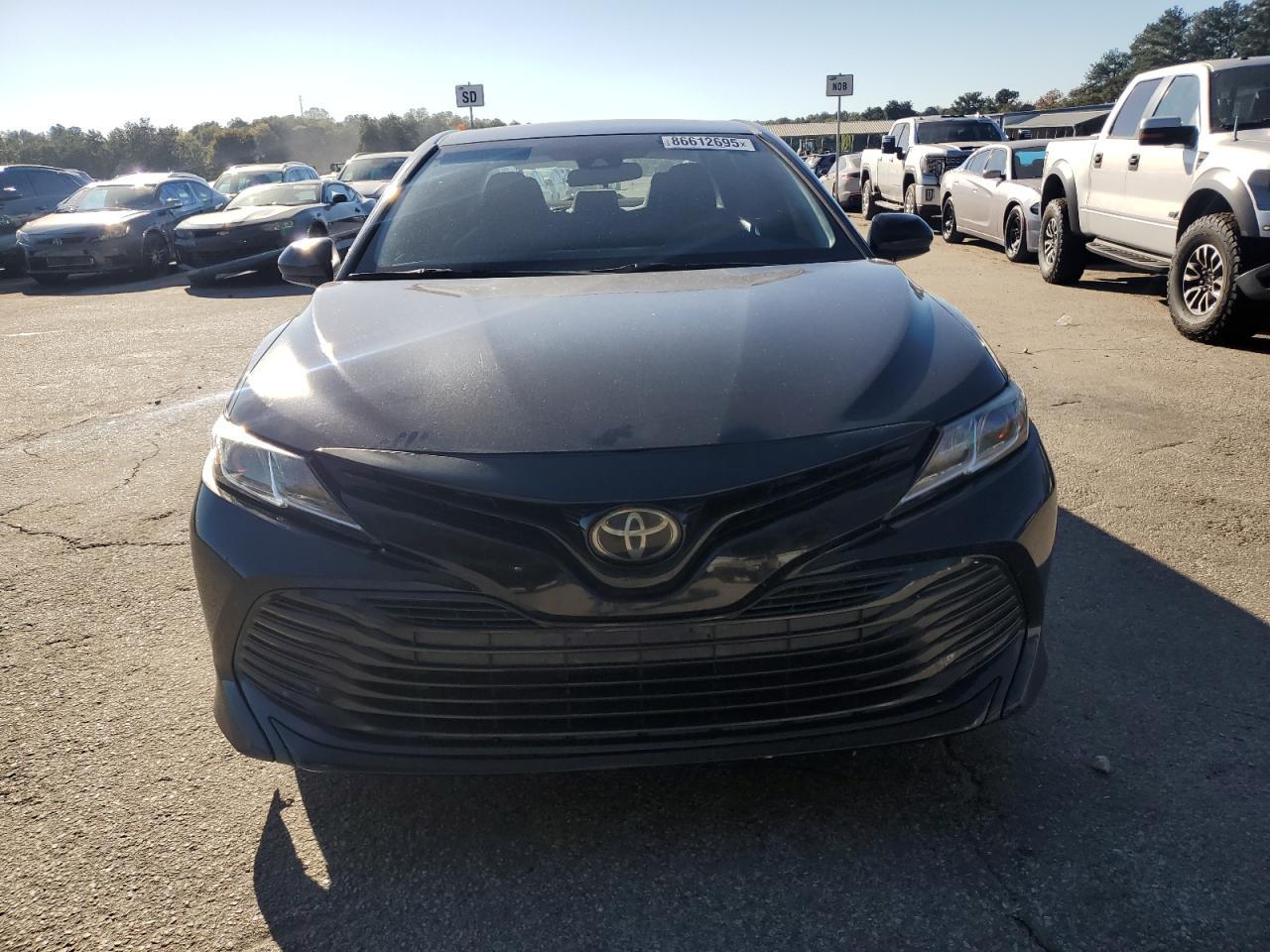 2020 Toyota Camry Le - Фото 5
