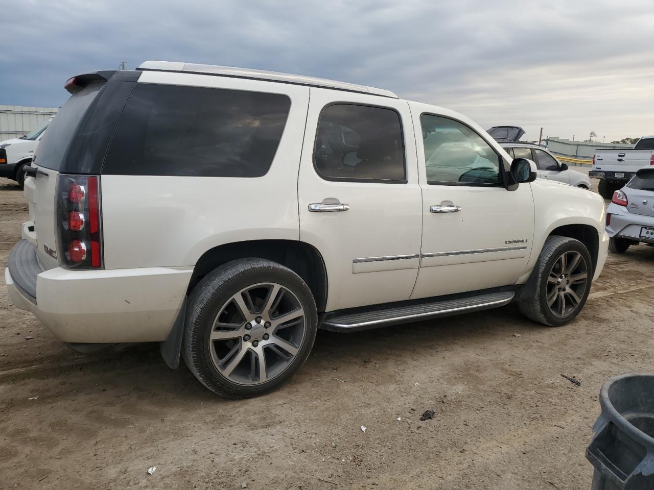 2012 GMC Yukon Denali - Image 3