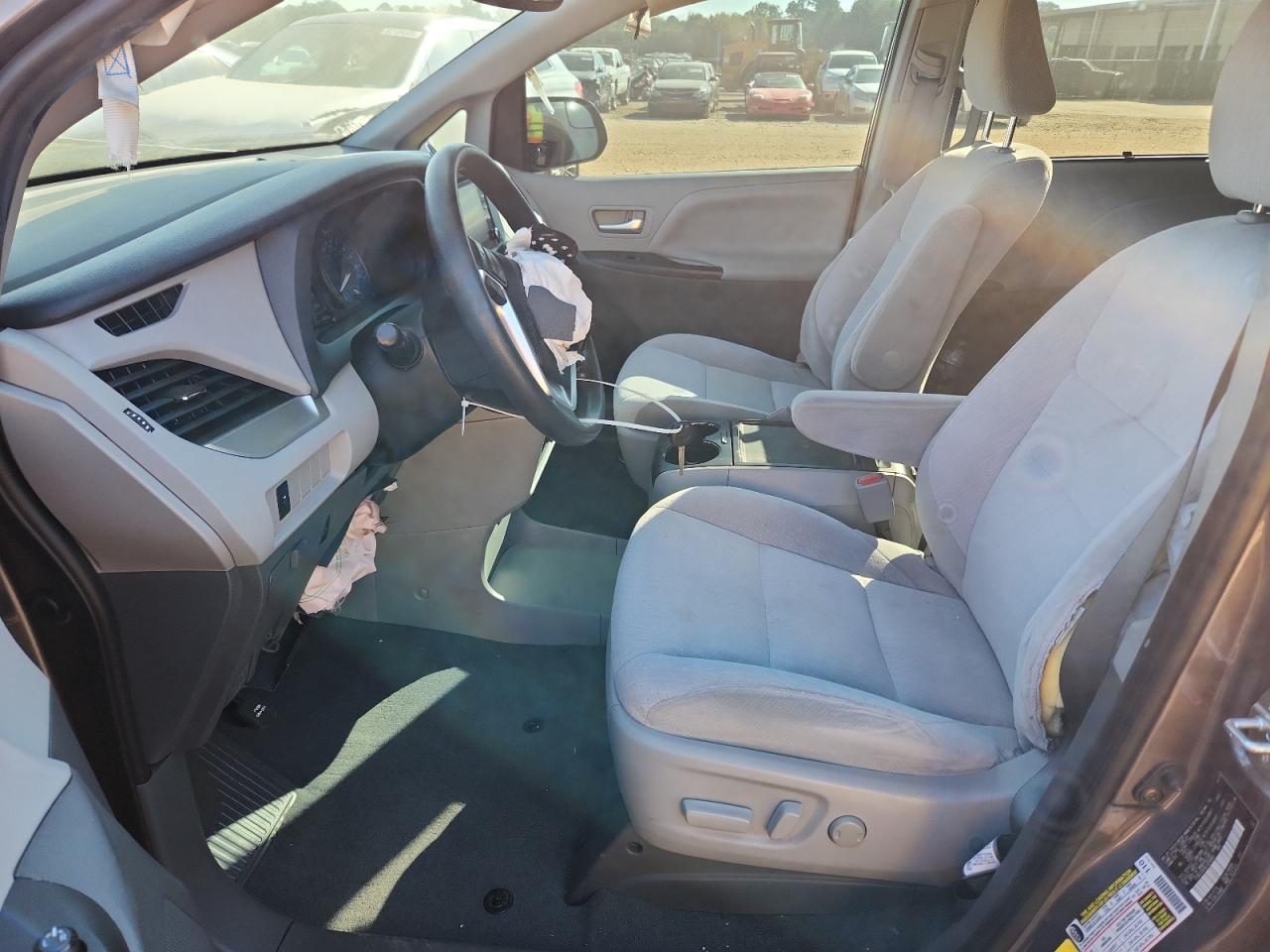 2020 Toyota Sienna Le - Фото 7