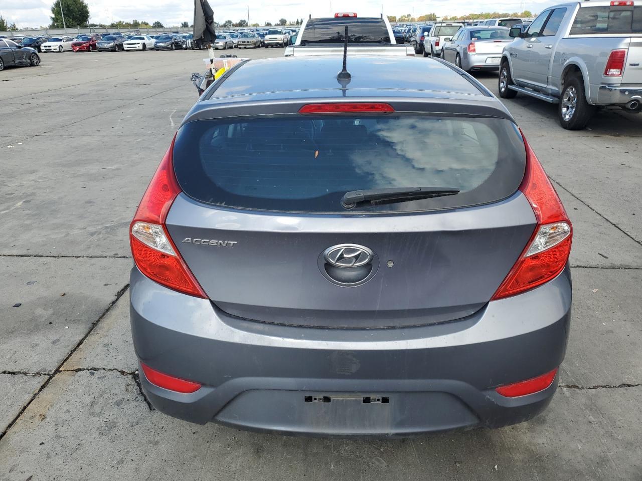 2017 Hyundai Accent Se - Фото 6