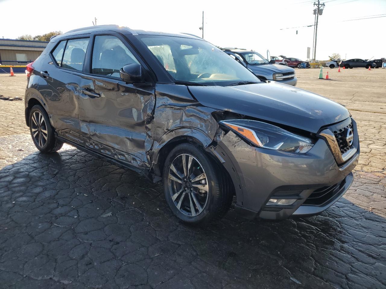 2020 Nissan Kicks Sr - Image 4