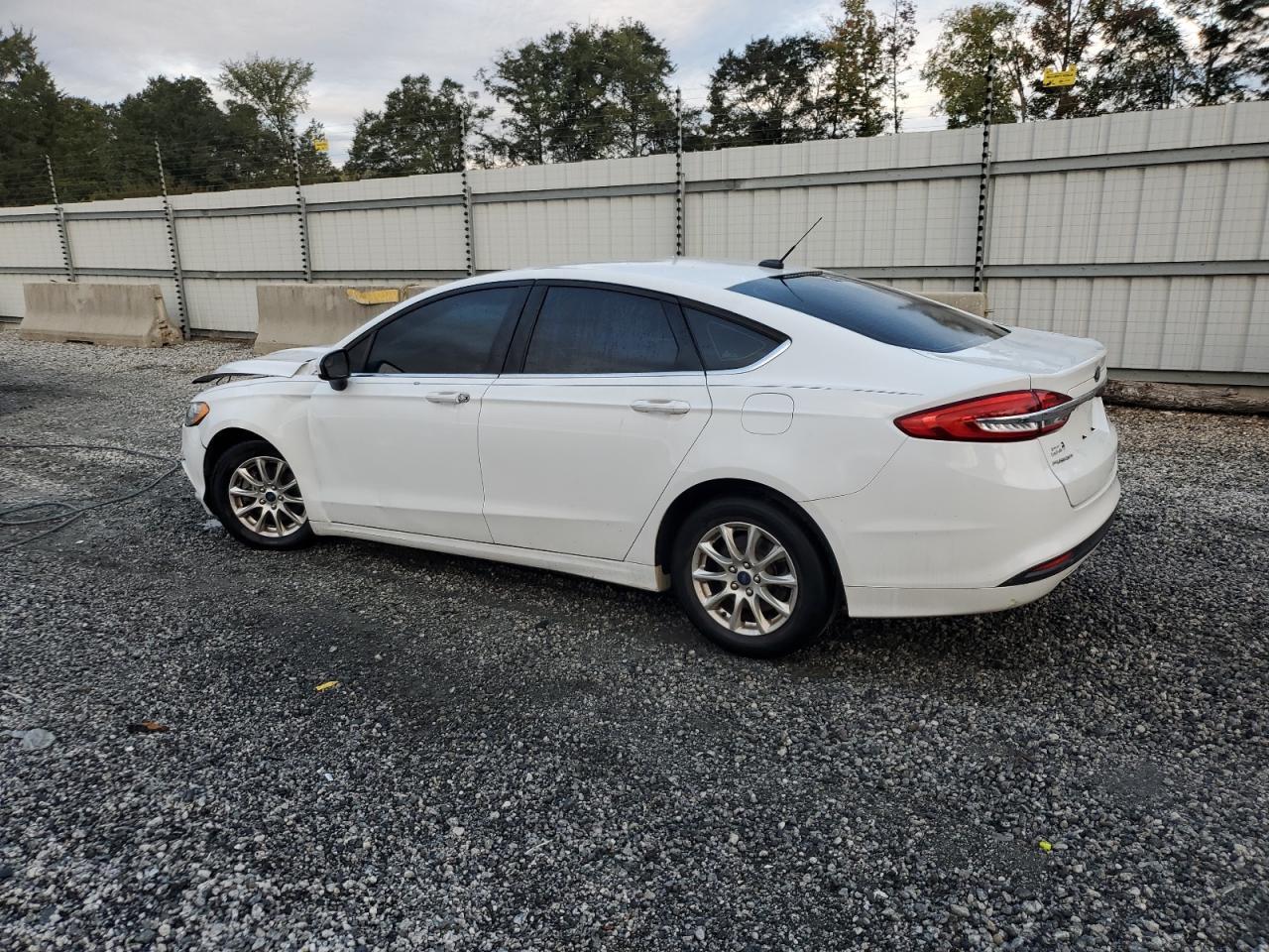 2017 Ford Fusion S - Фото 2