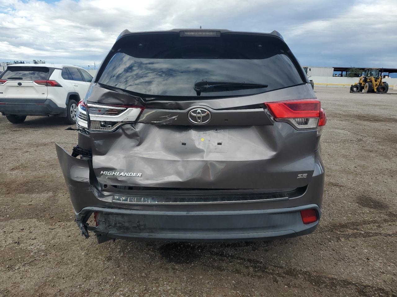 2018 Toyota Highlander Se - Фото 6