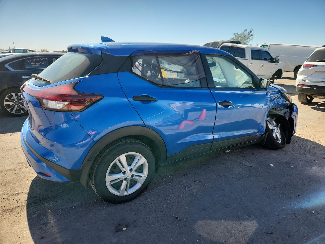 2022 Nissan Kicks S - Image 3