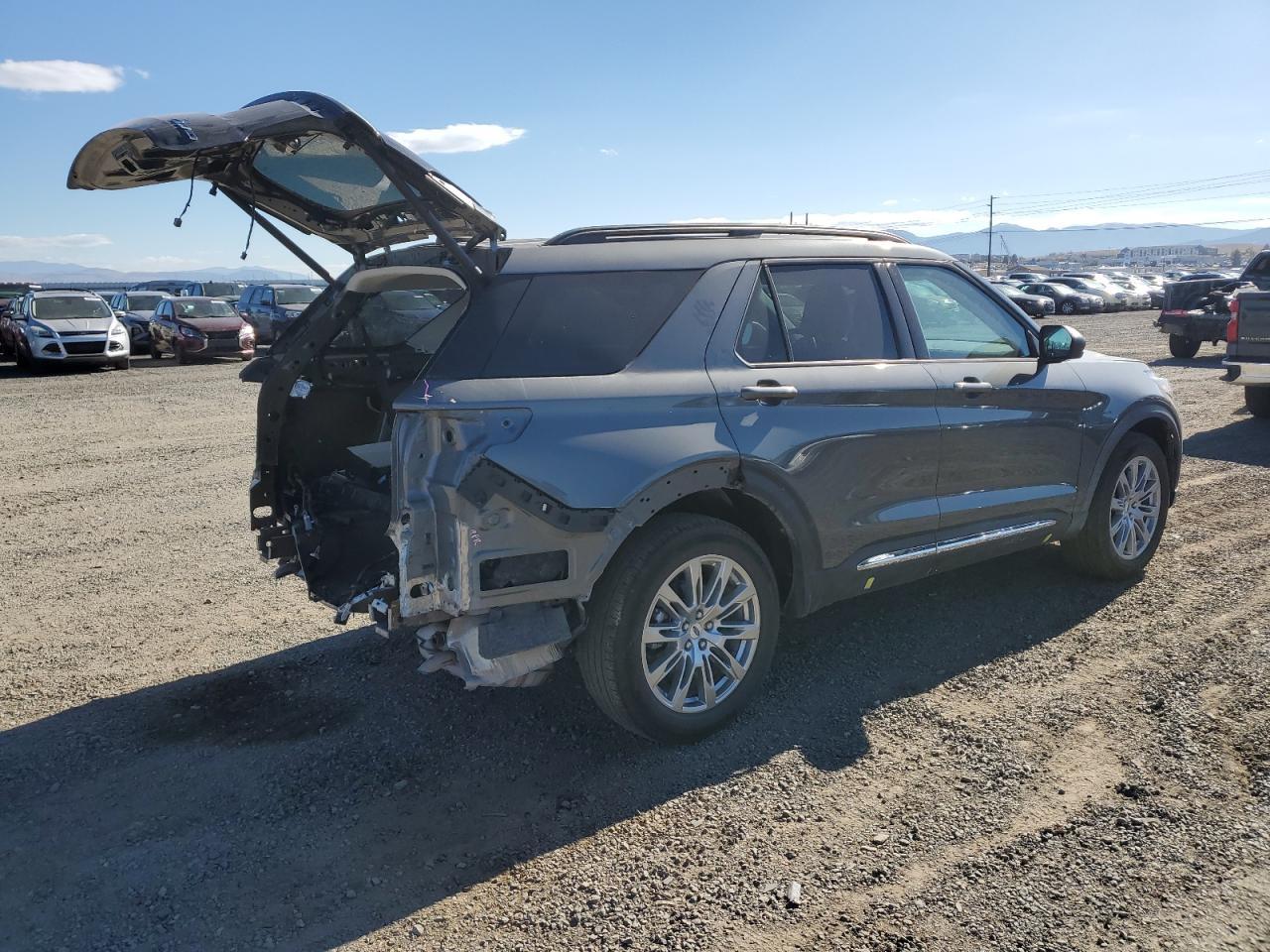 2025 Ford Explorer Active - Image 3