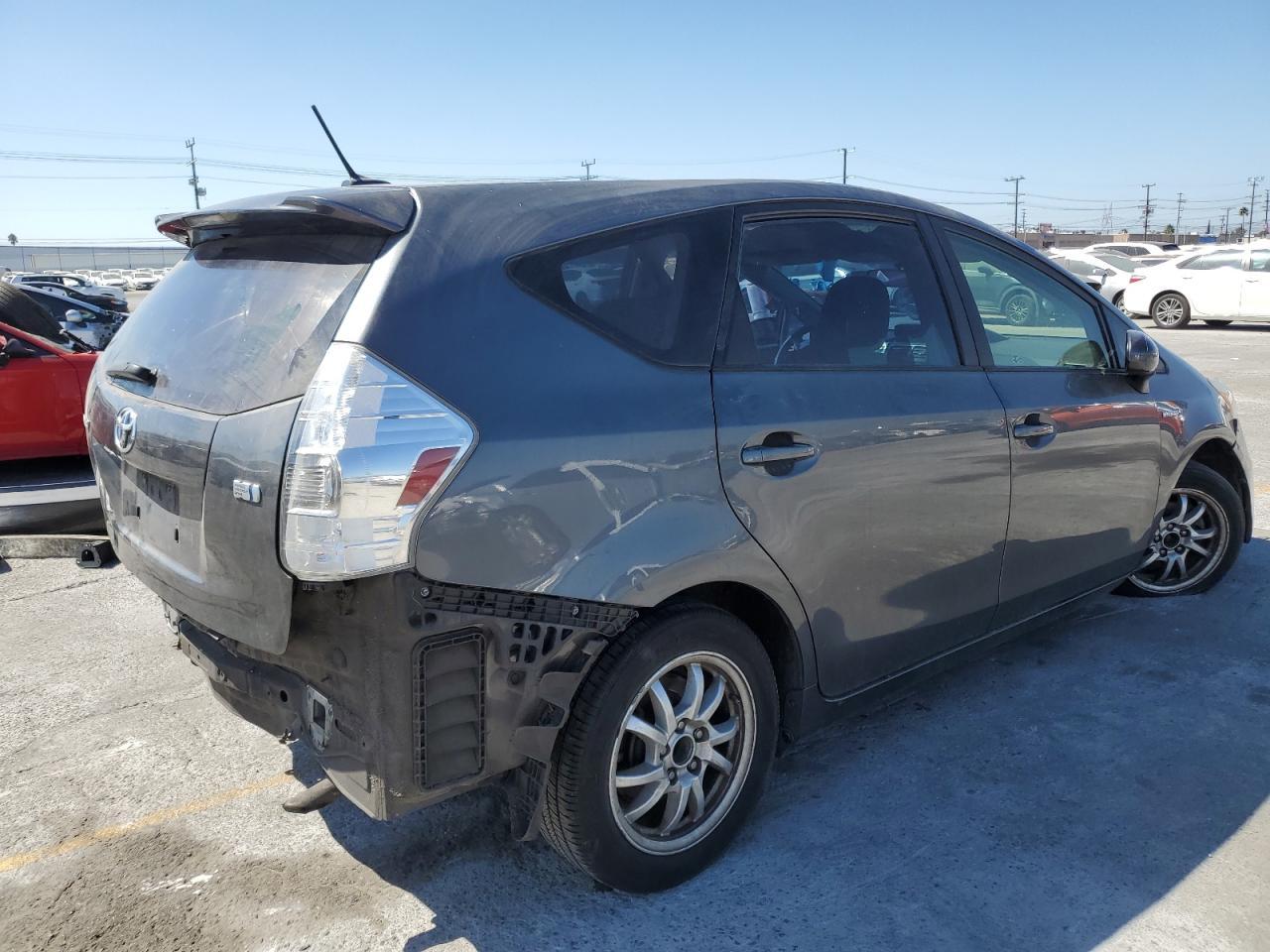 2012 Toyota Prius V - Фото 3