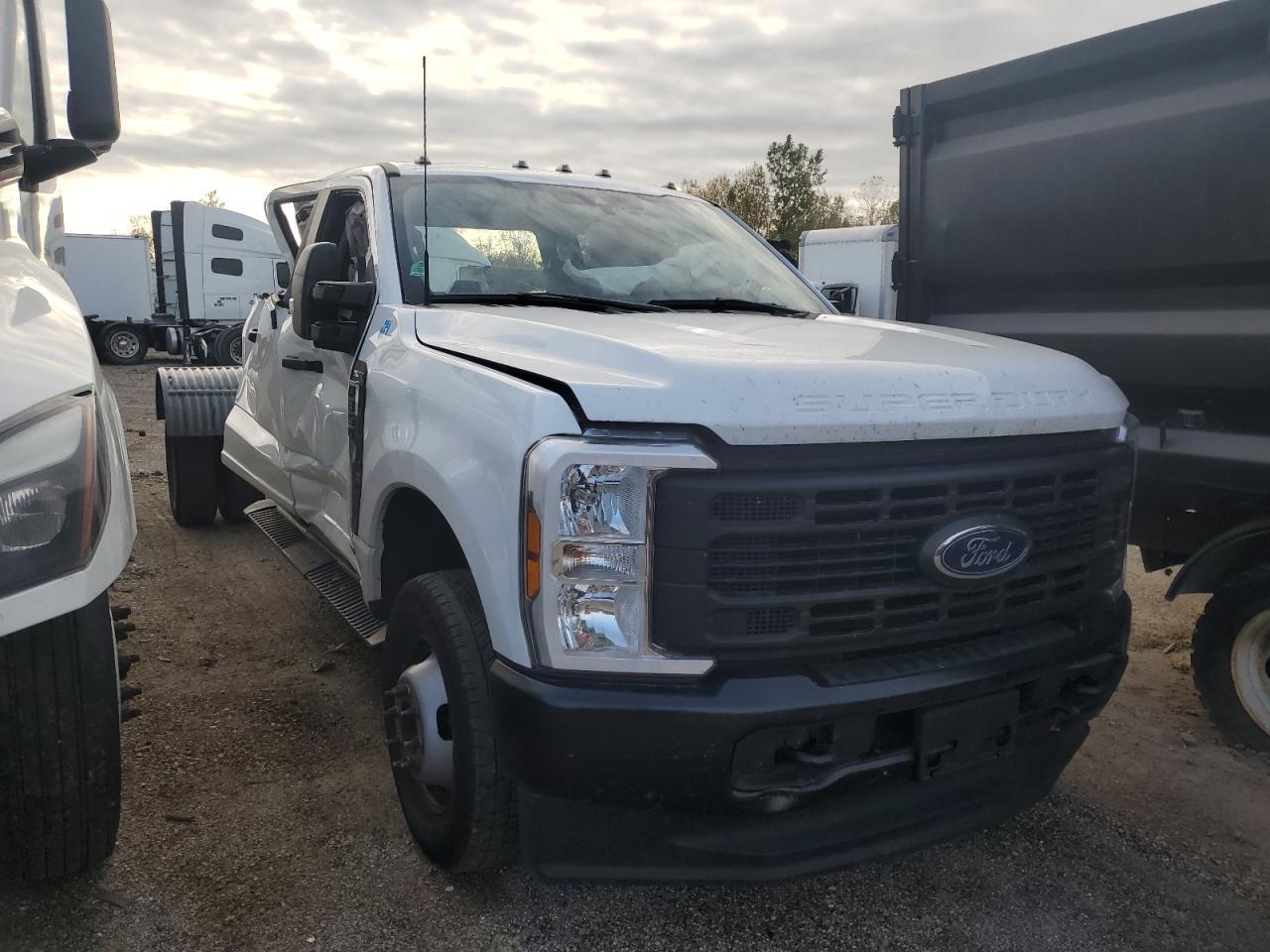 2024 Ford F350 Super Duty - Фото 4