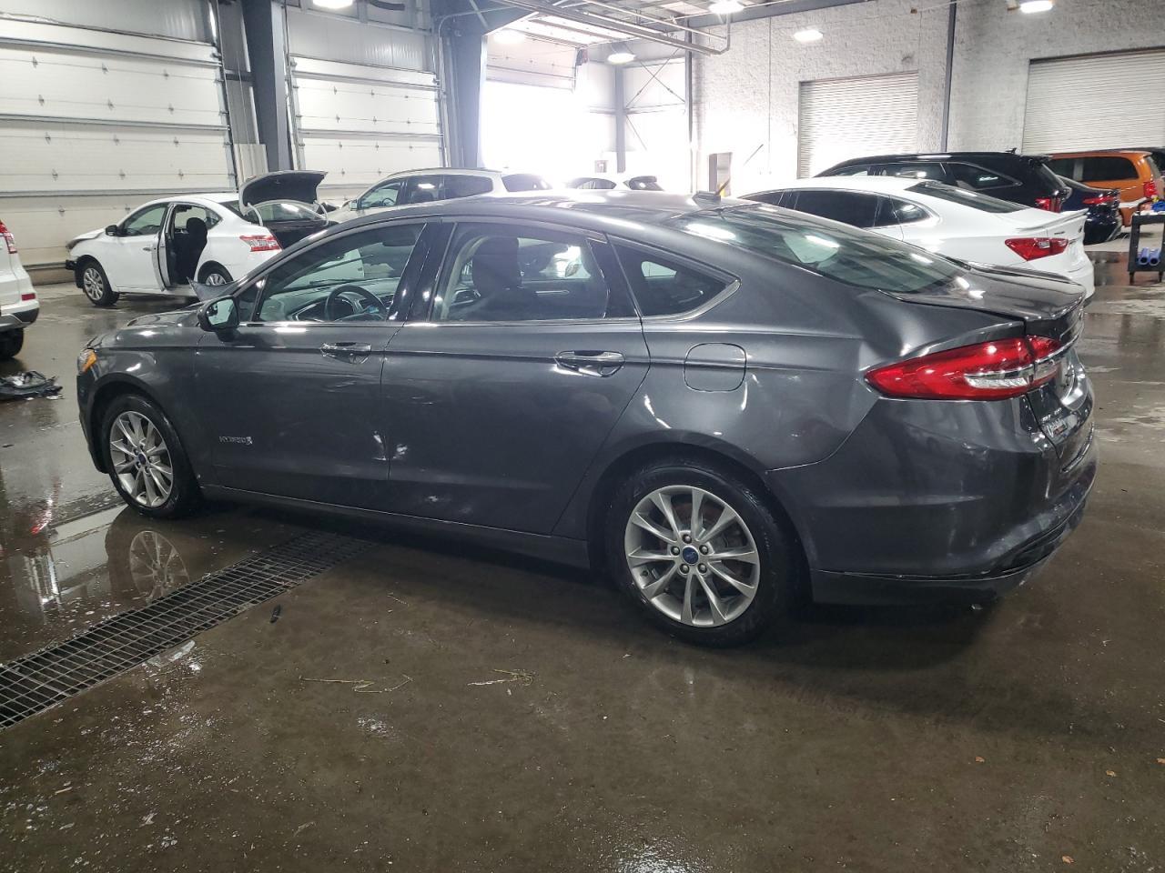 2017 Ford Fusion Se Hybrid - Фото 2