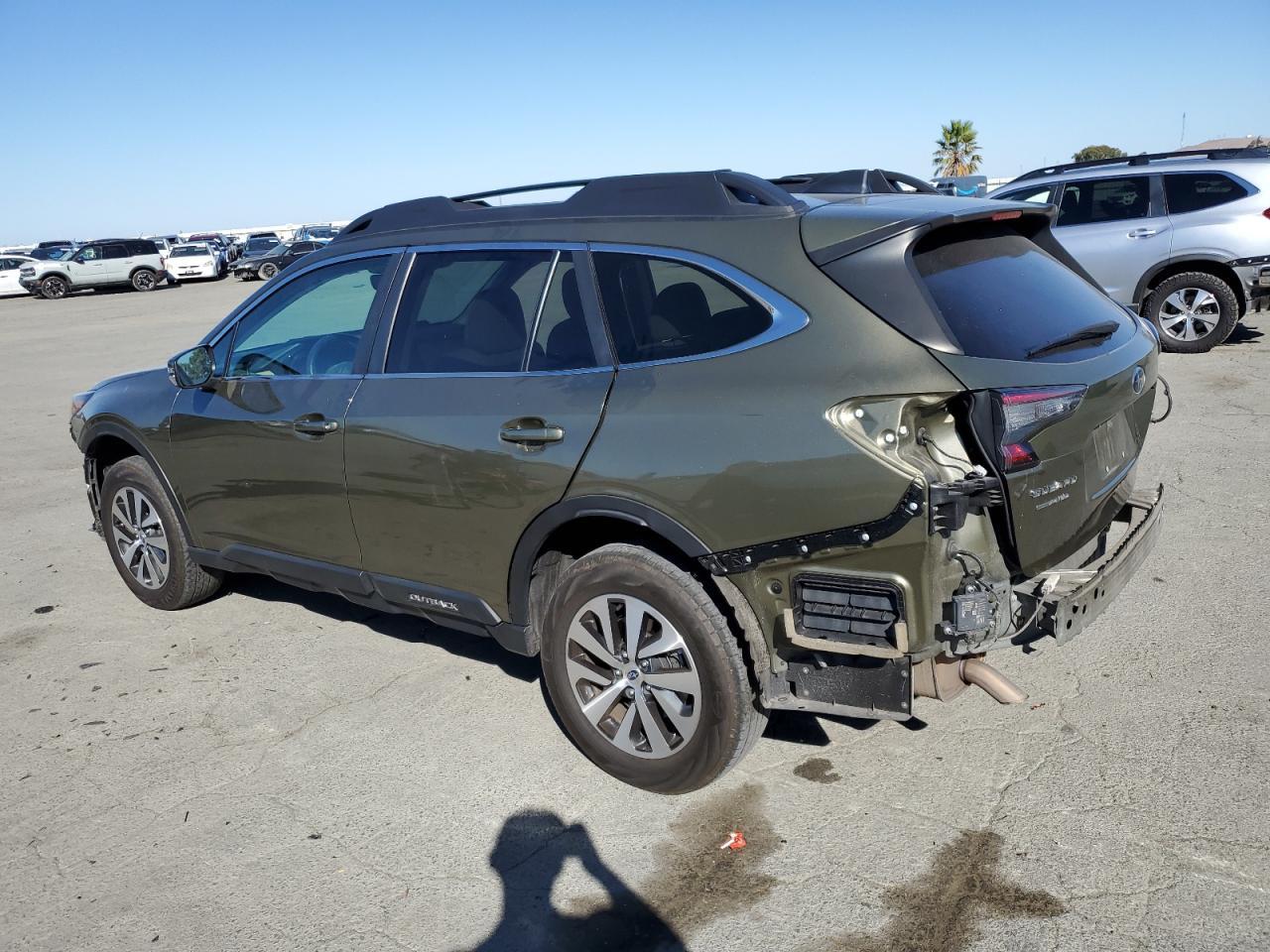 2022 Subaru Outback Premium - Image 2