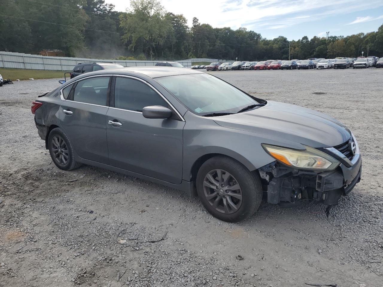 2018 Niss Altima 2.5 - Image 4