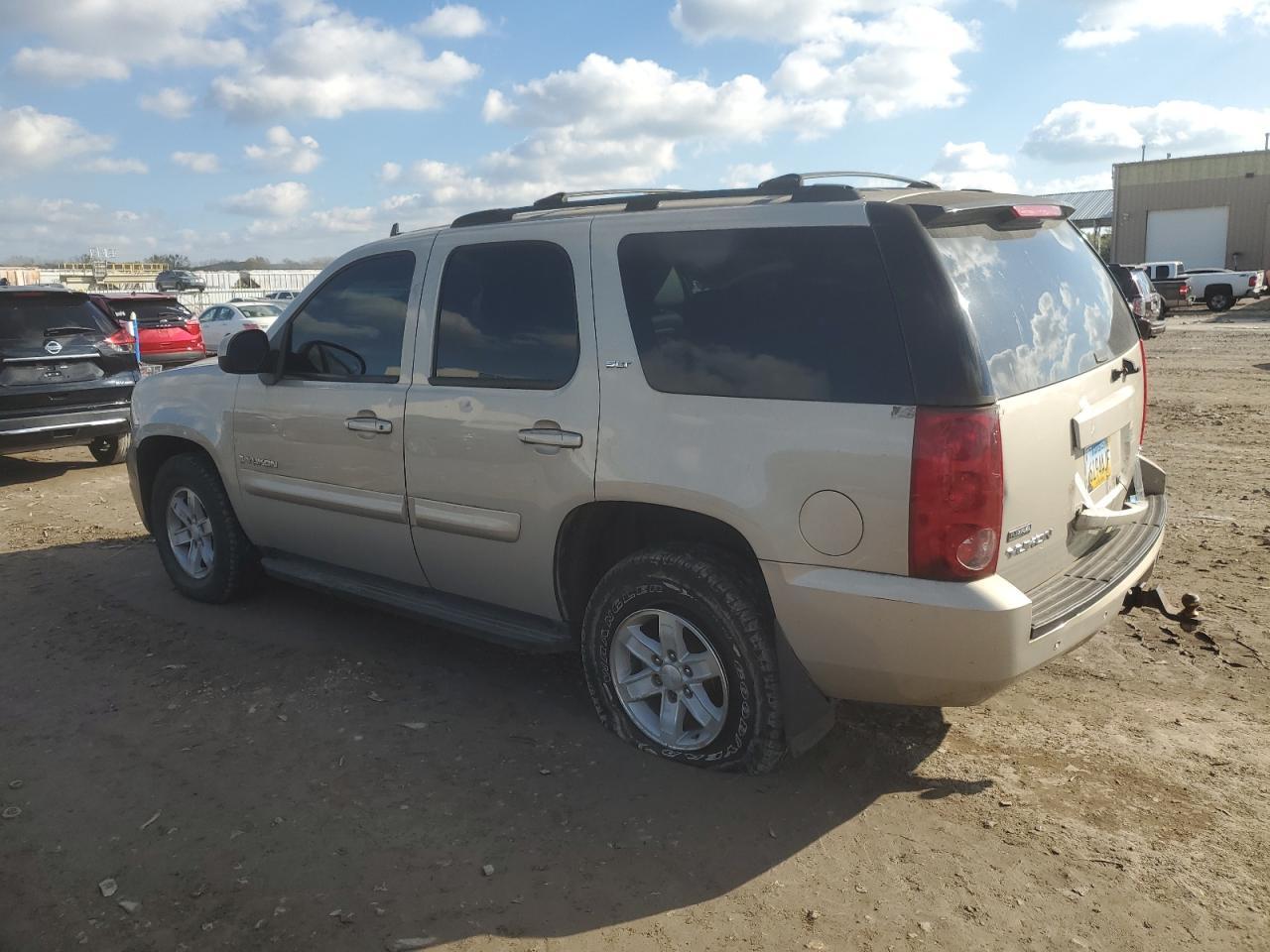2007 GMC Yukon - Фото 2