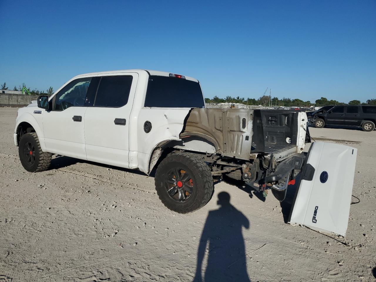 2016 Ford F150 Supercrew - Фото 2