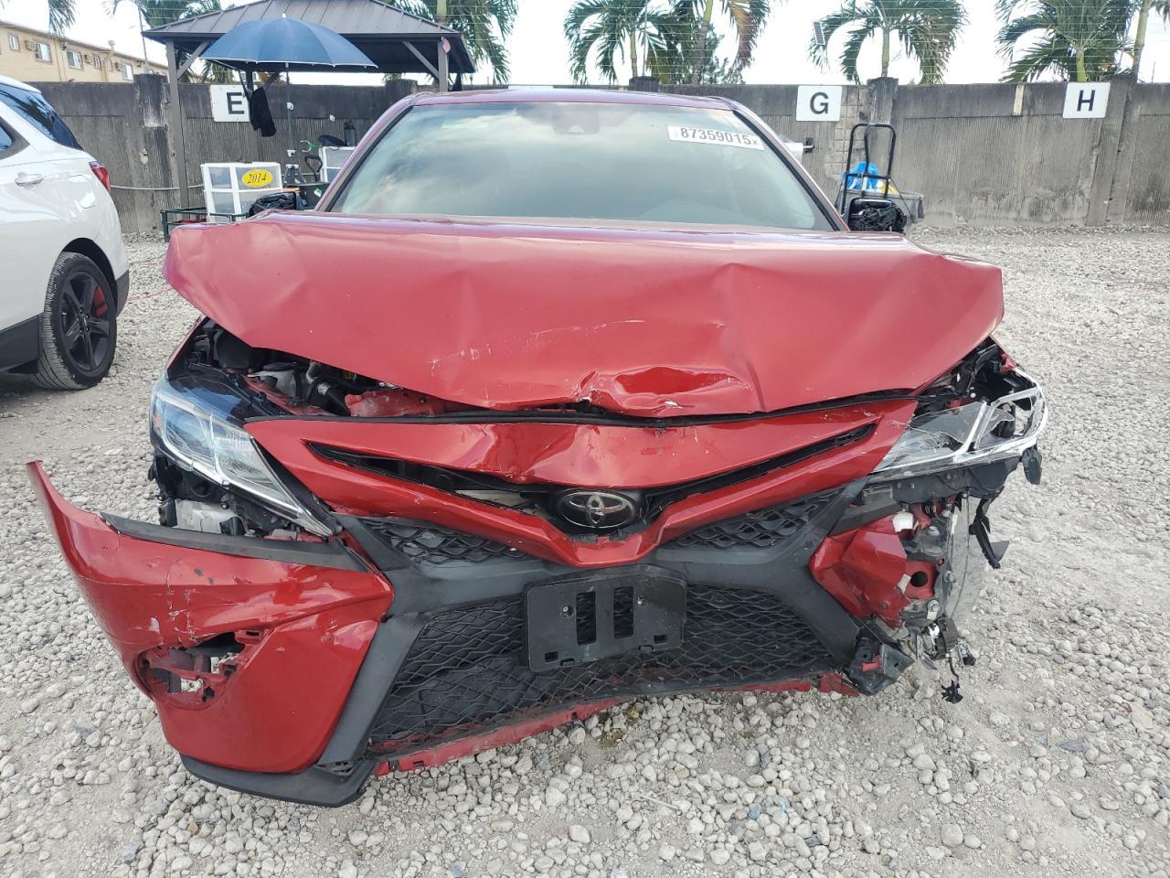2020 Toyota Camry Se - Фото 5