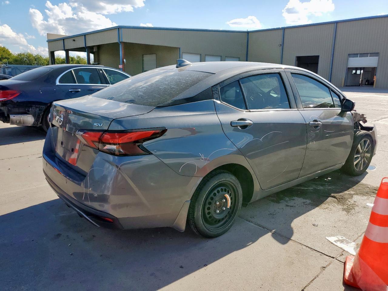 2020 Nissan Versa Sv - Image 3