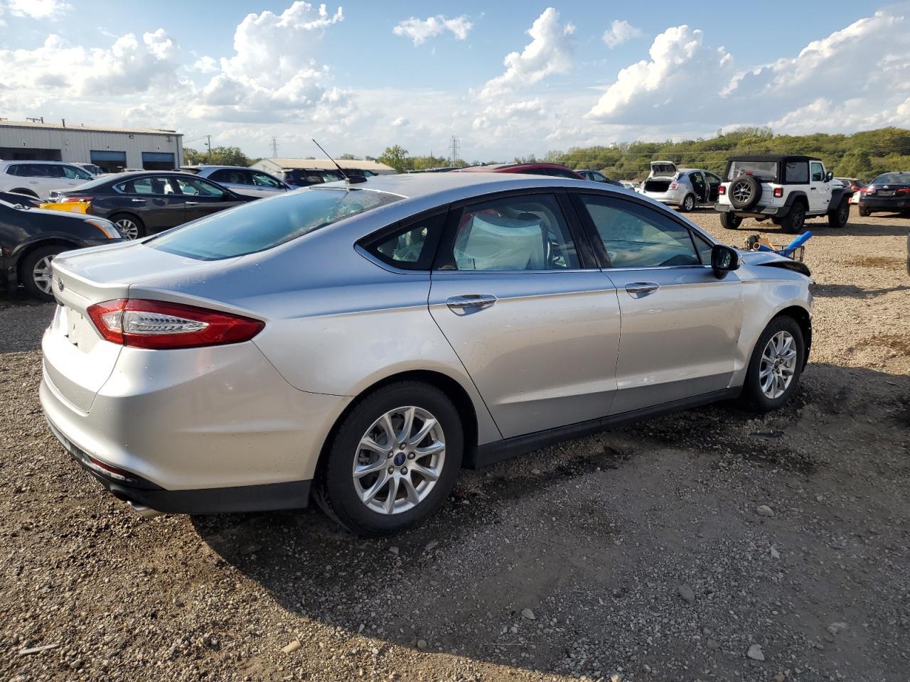 2015 Ford Fusion S - Фото 3