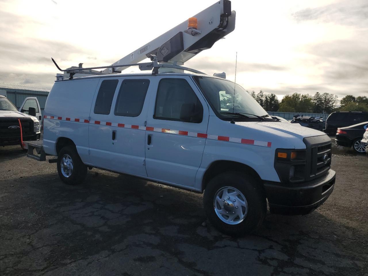 2010 Ford Econoline E350 Super Duty Van - Фото 4
