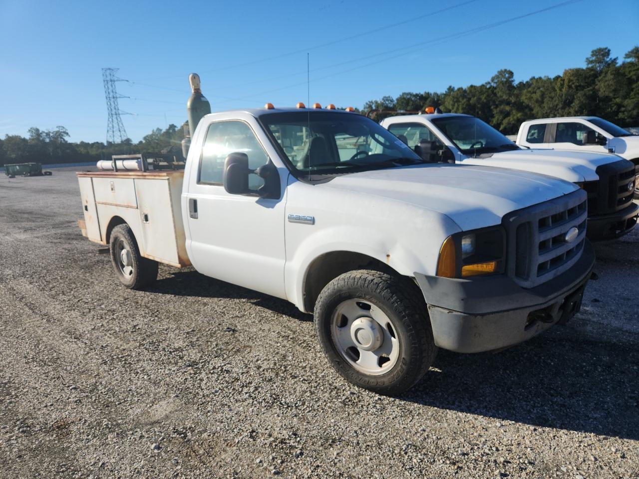 2006 Ford F350 Utility / Service Truck - Image 4