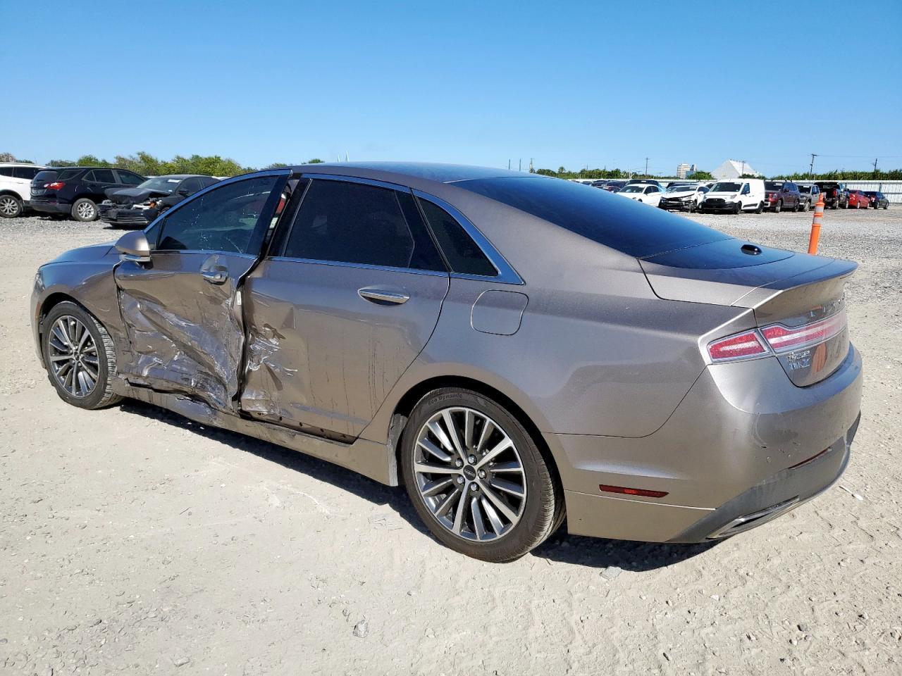 2019 Lincoln Mkz - Image 2