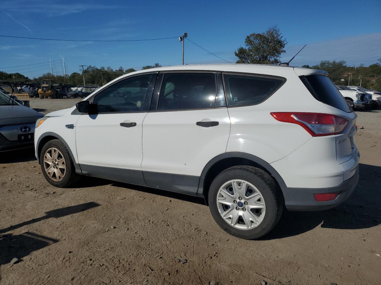 2014 Ford Escape S - Фото 2