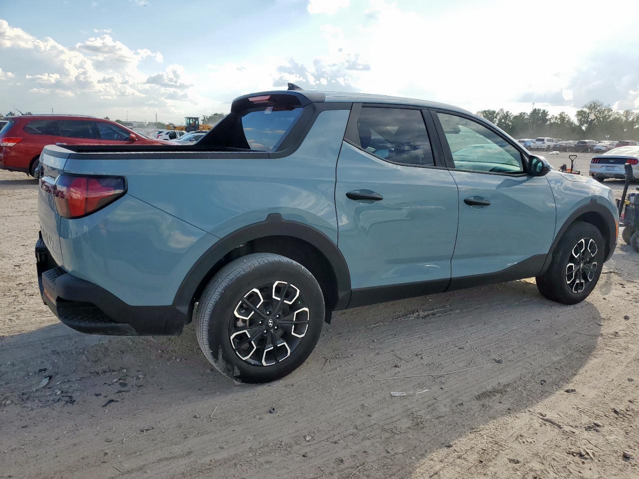 2024 Hyundai Santa Cruz Se - Image 3