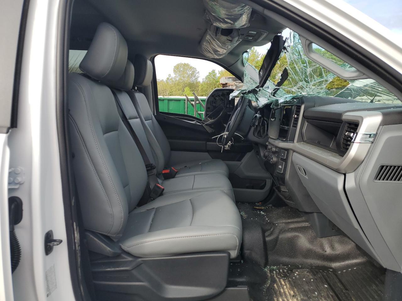 2024 Ford F450 Super Duty - Image 7