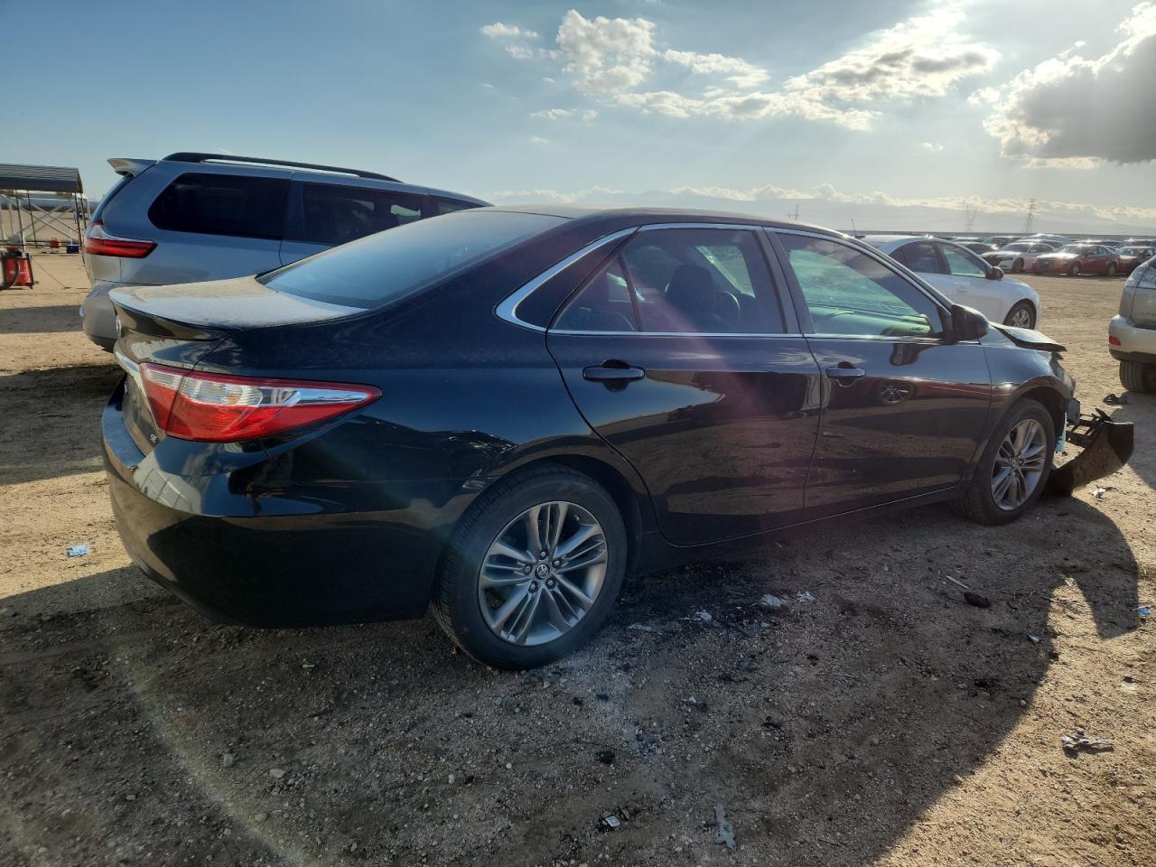 2016 Toyota Camry Le - Фото 3
