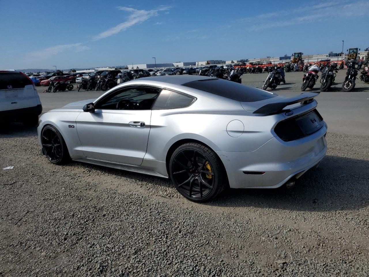 2017 Ford Mustang - Фото 2