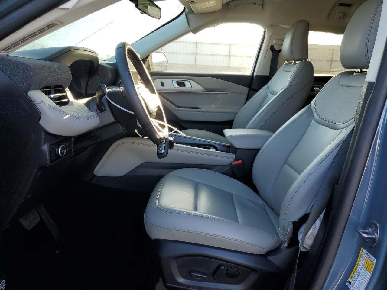 2025 Ford Explorer Active - Image 7