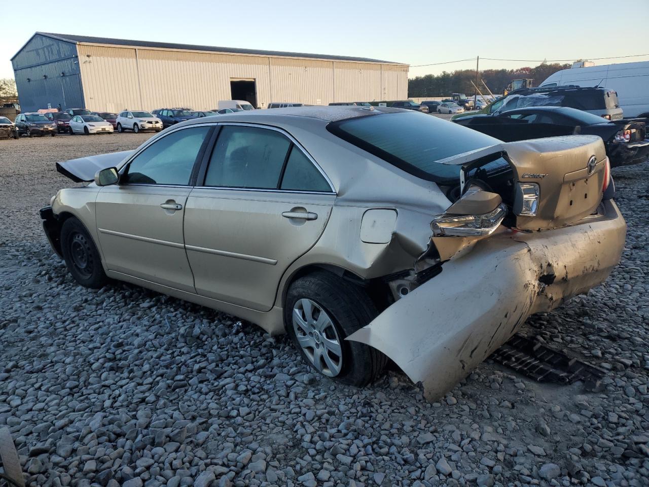 2010 Toyota Camry Base - Фото 2
